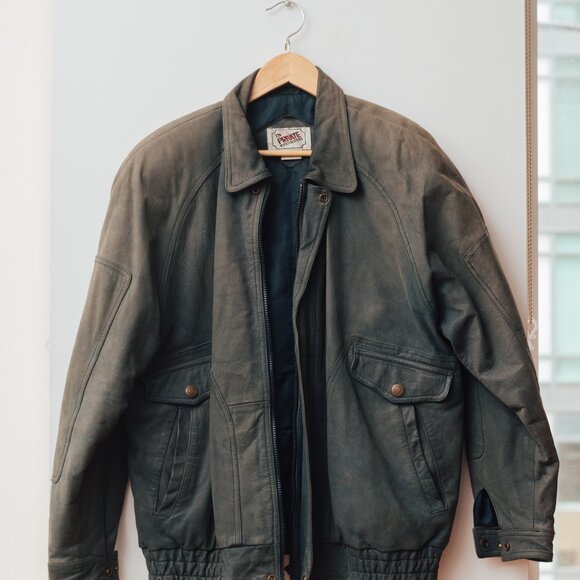 90's Vintage Men's Leather Bomber by Private Member - Picture 3 of 4